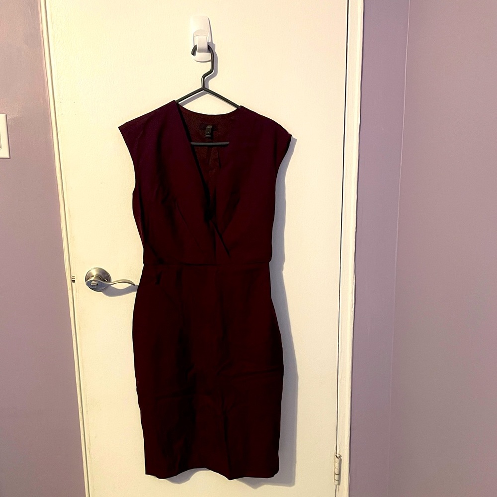 Sleeveless midi dress in burgundy